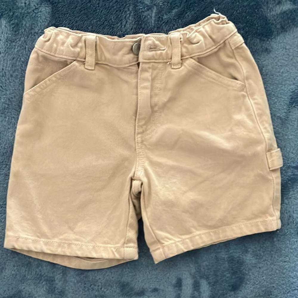 Cream Casual Shorts with Elastic Waistband and Durable Cotton Fabric